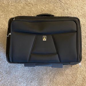 New travelpro horizontal suitcase